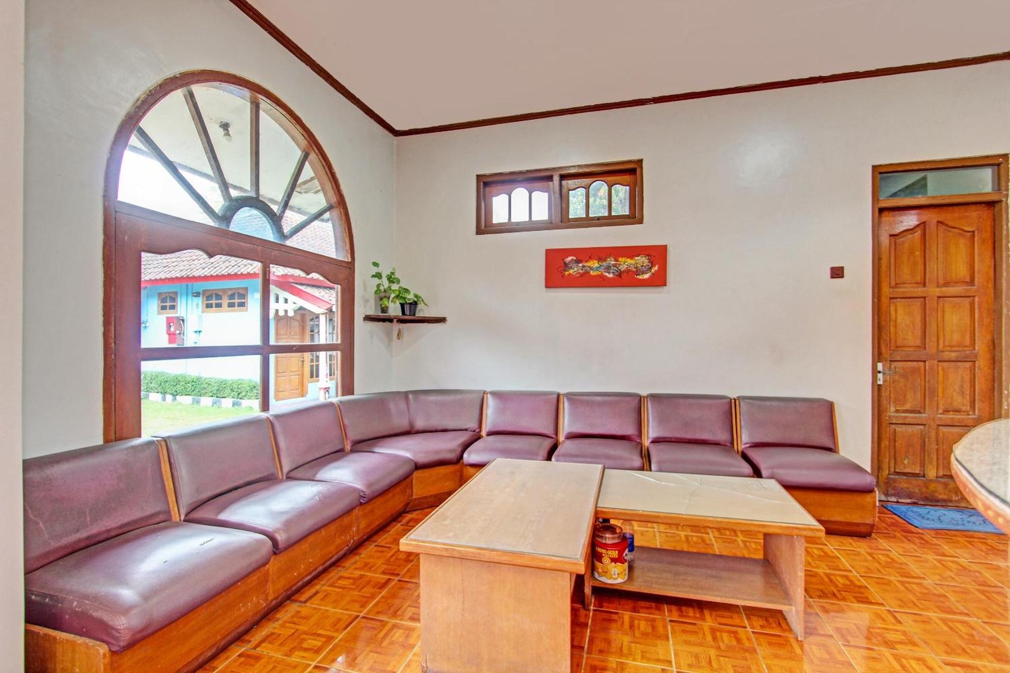 Capital O 91644 Loka Hause Hotel Salatiga Ngoại thất bức ảnh