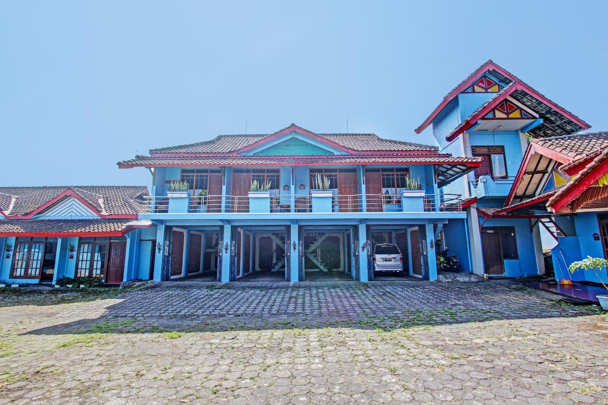Capital O 91644 Loka Hause Hotel Salatiga Ngoại thất bức ảnh