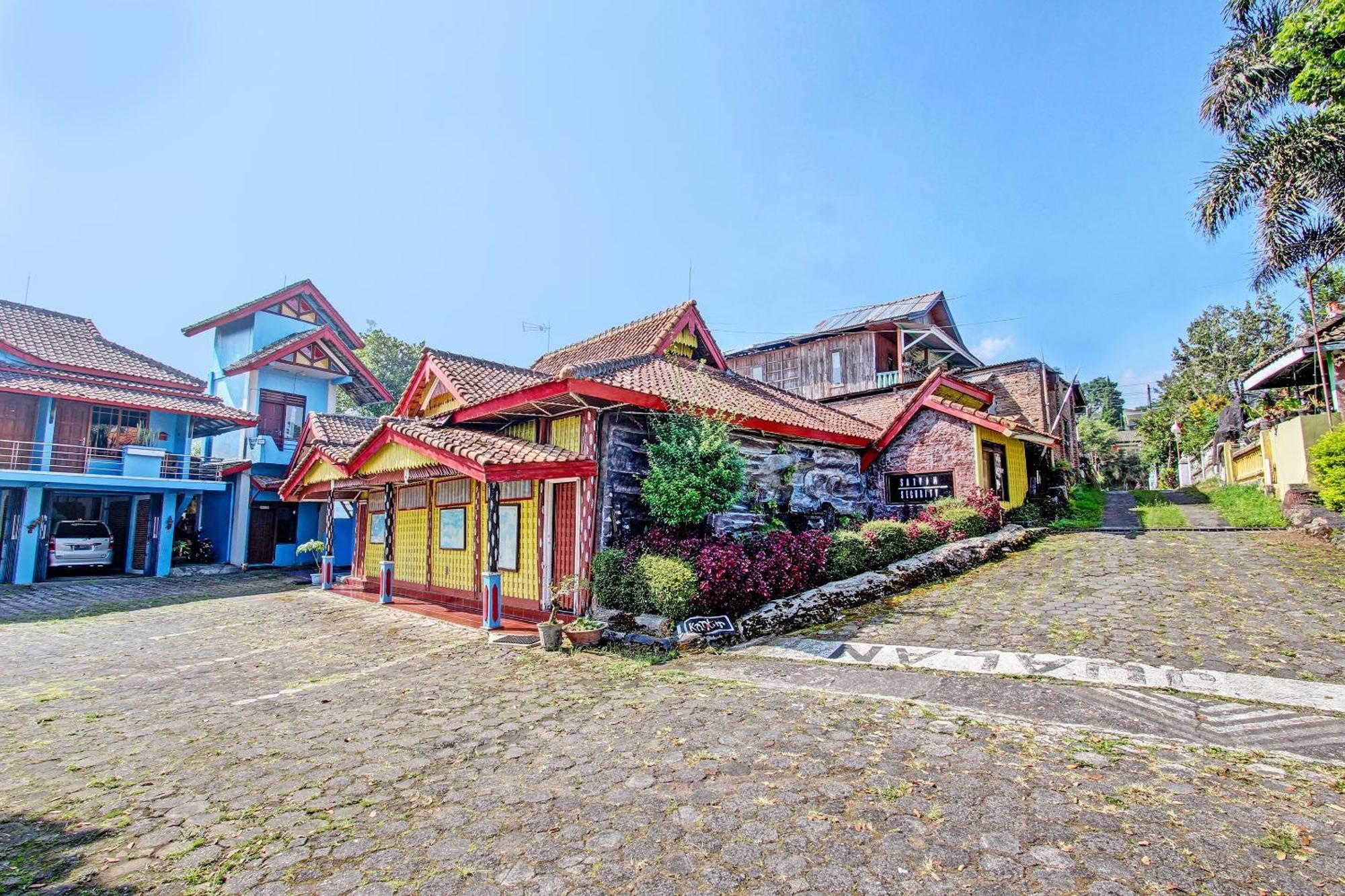 Capital O 91644 Loka Hause Hotel Salatiga Ngoại thất bức ảnh