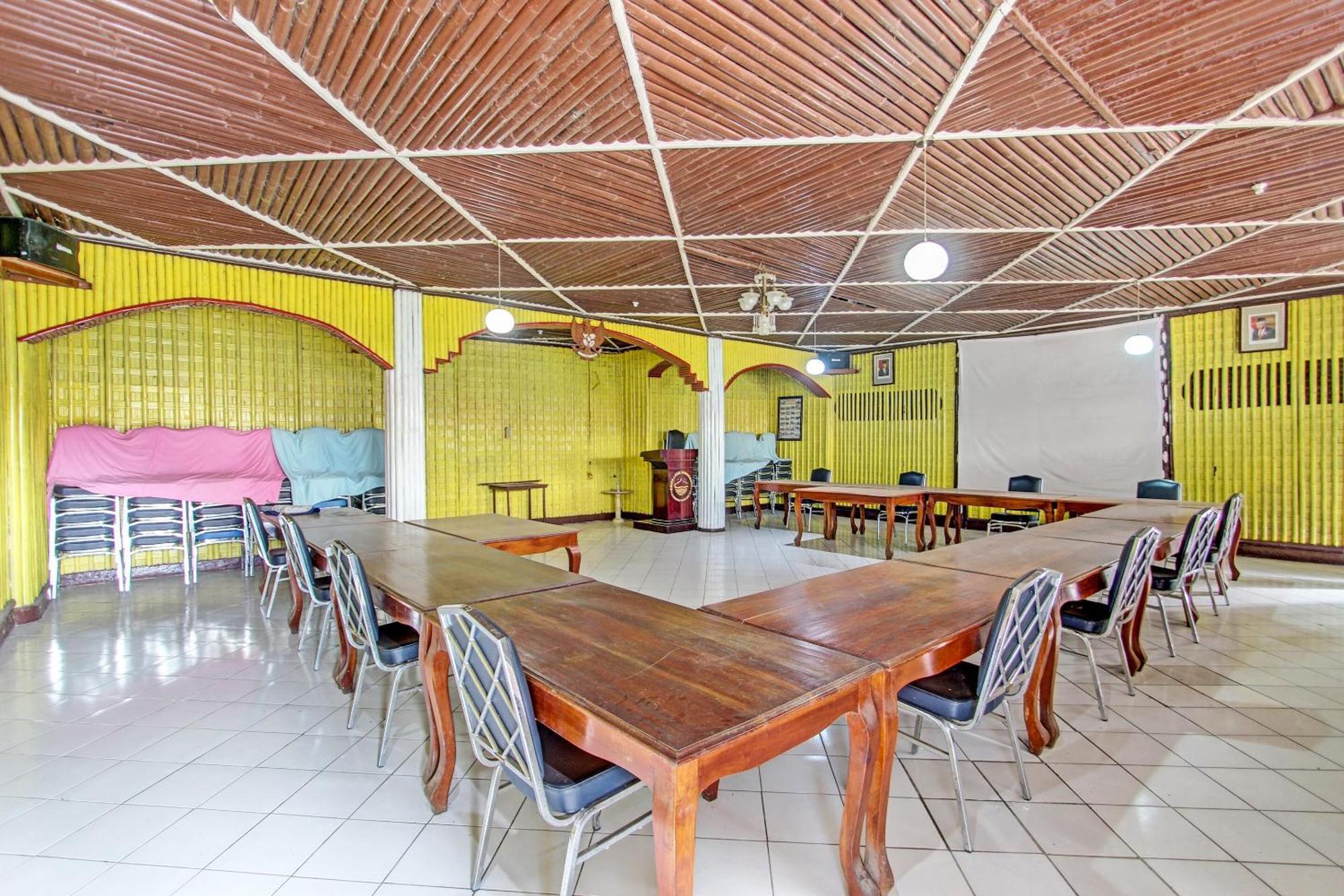 Capital O 91644 Loka Hause Hotel Salatiga Ngoại thất bức ảnh