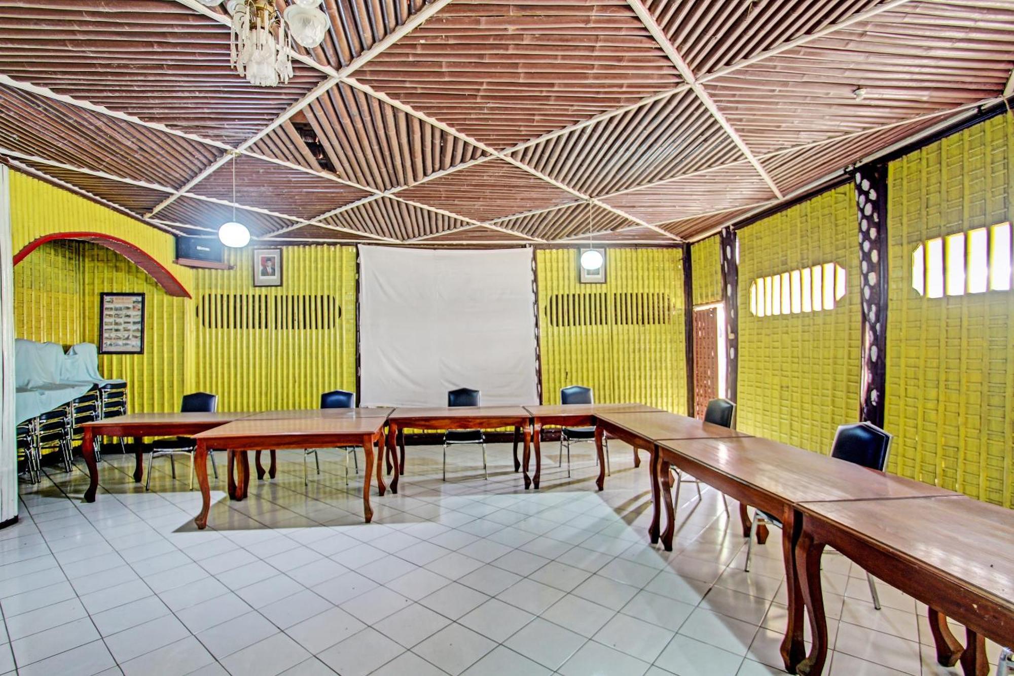 Capital O 91644 Loka Hause Hotel Salatiga Ngoại thất bức ảnh