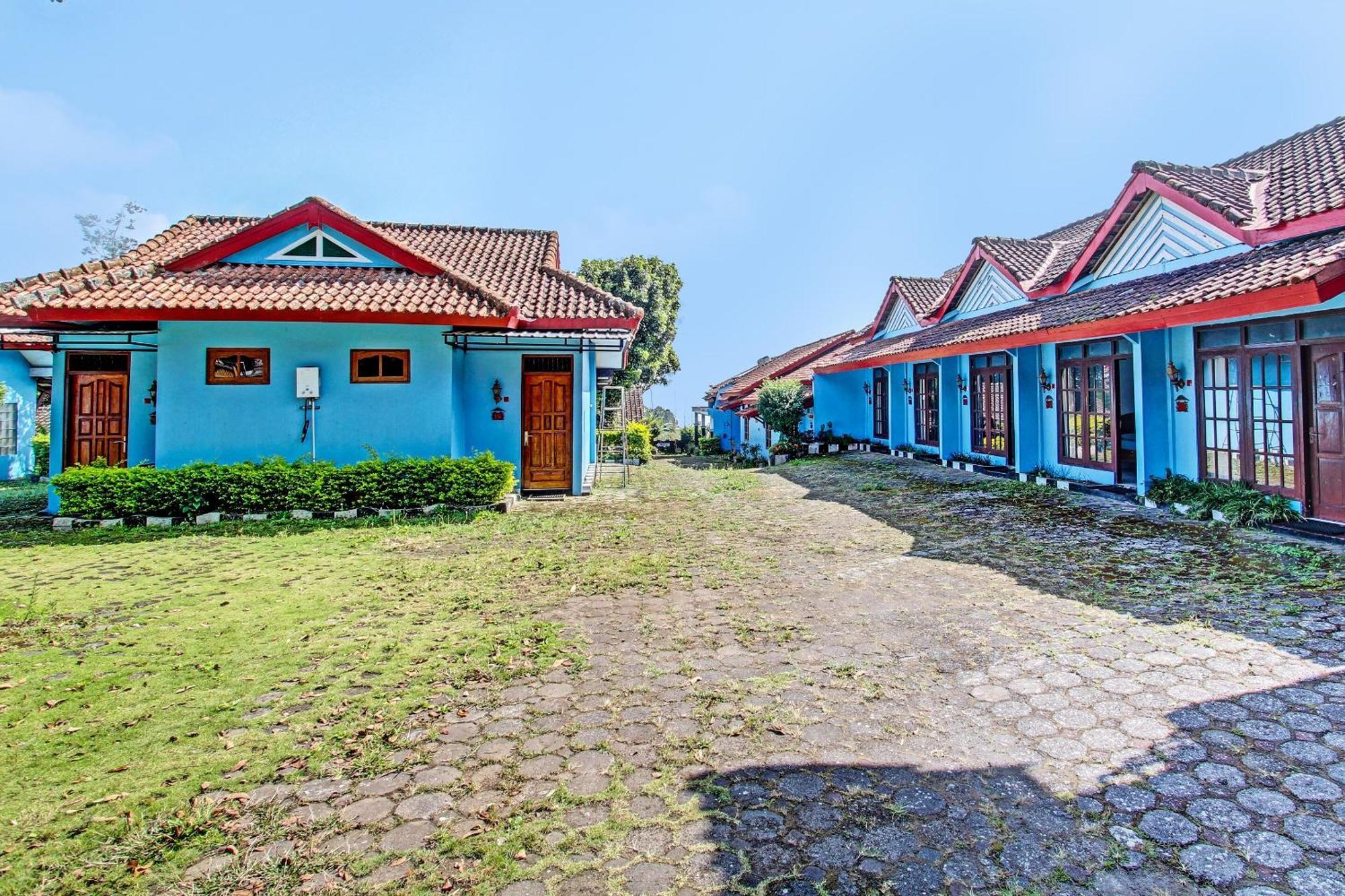 Capital O 91644 Loka Hause Hotel Salatiga Ngoại thất bức ảnh
