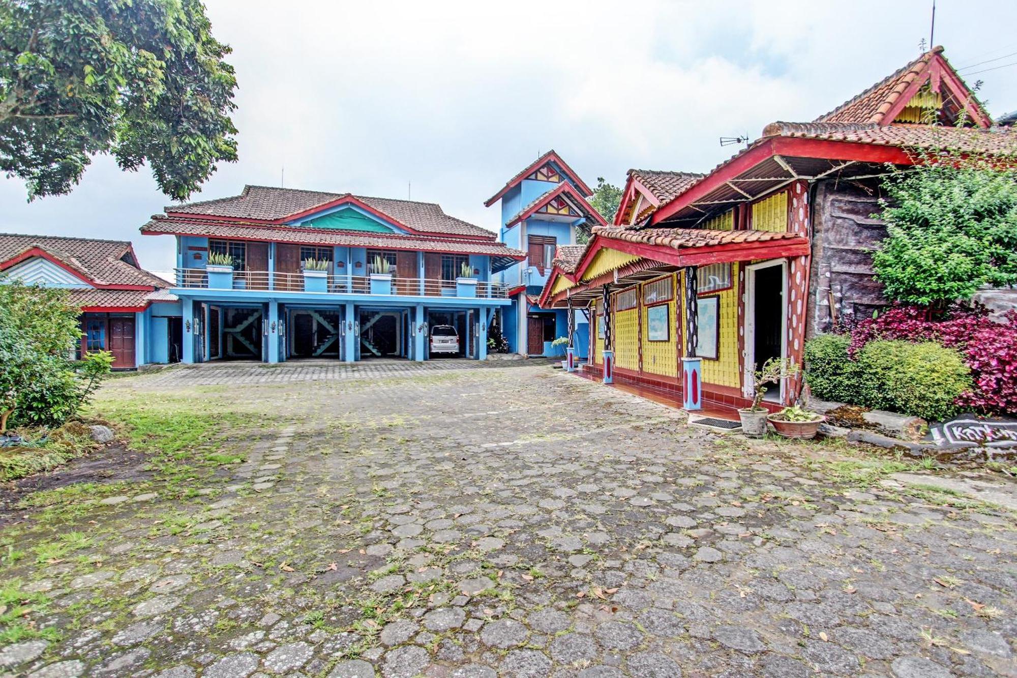 Capital O 91644 Loka Hause Hotel Salatiga Ngoại thất bức ảnh